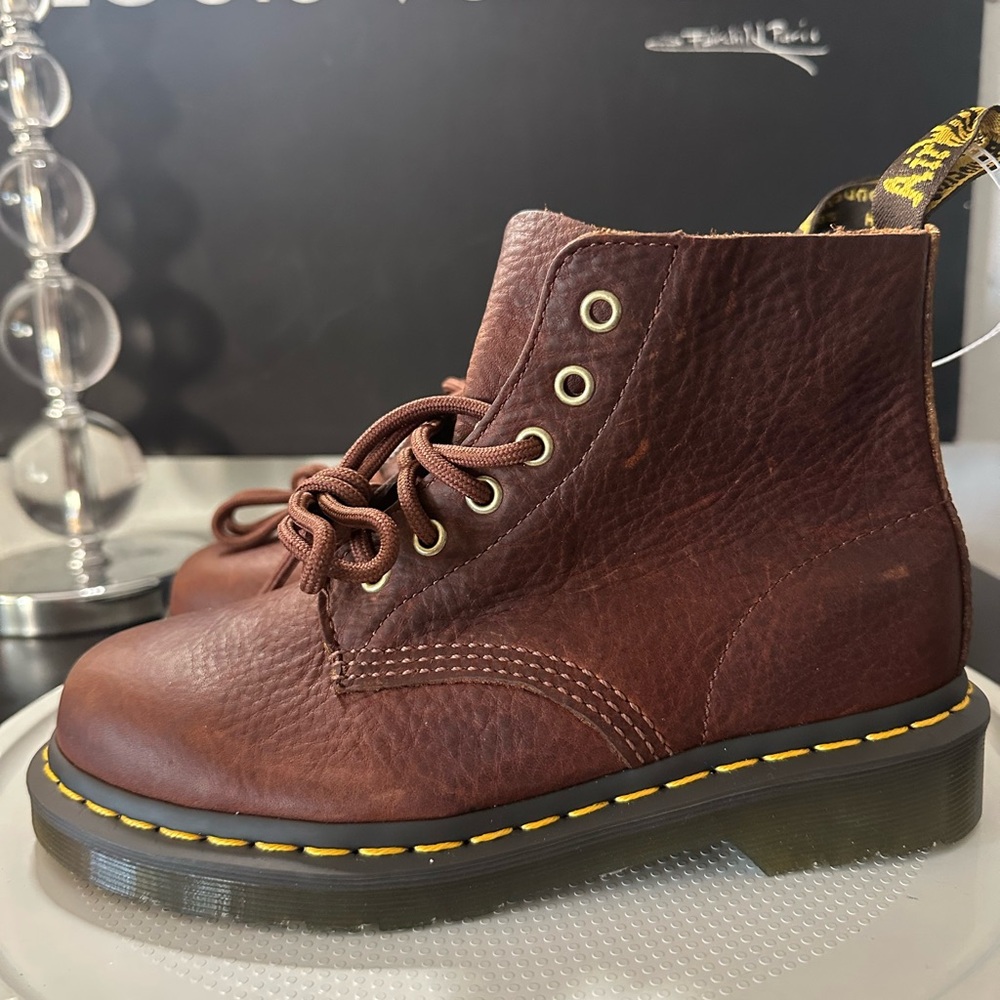 ๐Dr. Martens 101 Unbound Leather Ankle Boots - Picture 6 of 13